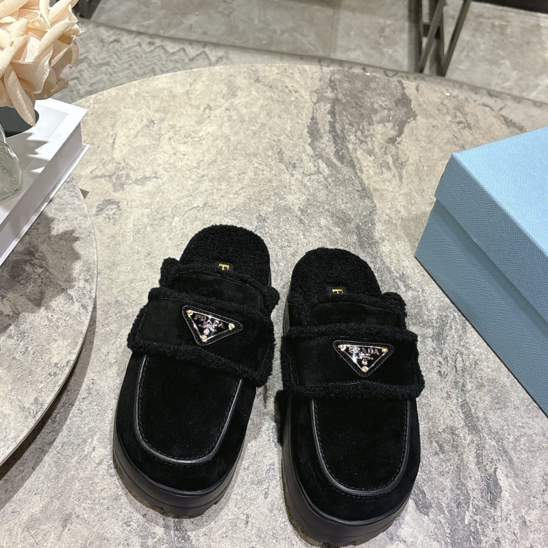 Pra*a slippers